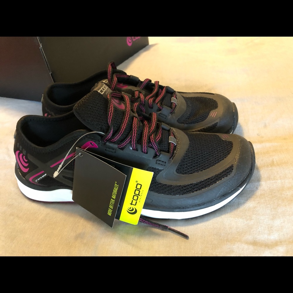 Topo Women’s ST-2 brand new in box